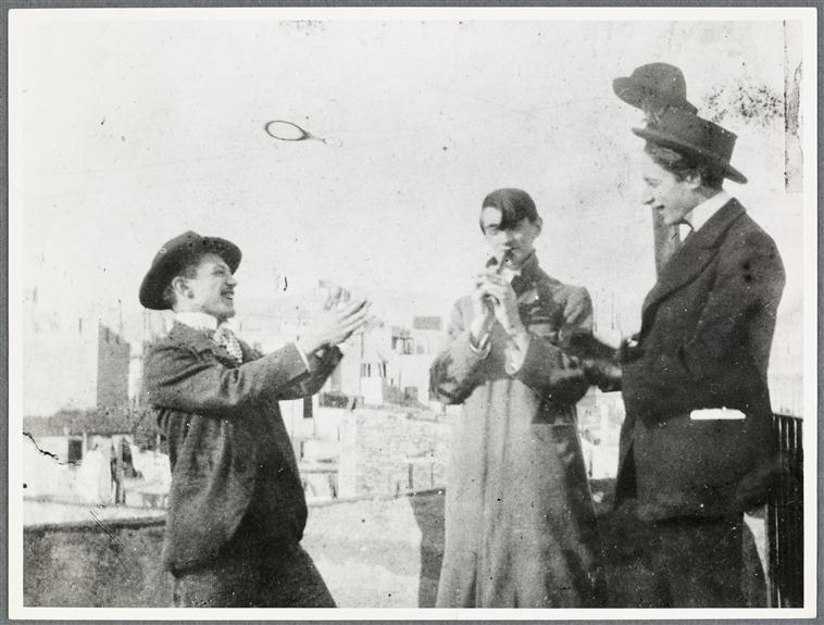 Pallarès i Grau Manuel - Picasso, Mateu de Soto et Casagemas sur la terrasse du 3 rue de la Merced à Barcelone - APPH15324 - 15-526522