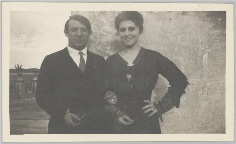 Anonyme - Pablo Picasso avec Olga Khokhlova sur le toit-terrasse de l'hôtel Minerva, Rome - APPH3627(11) - 17-501604