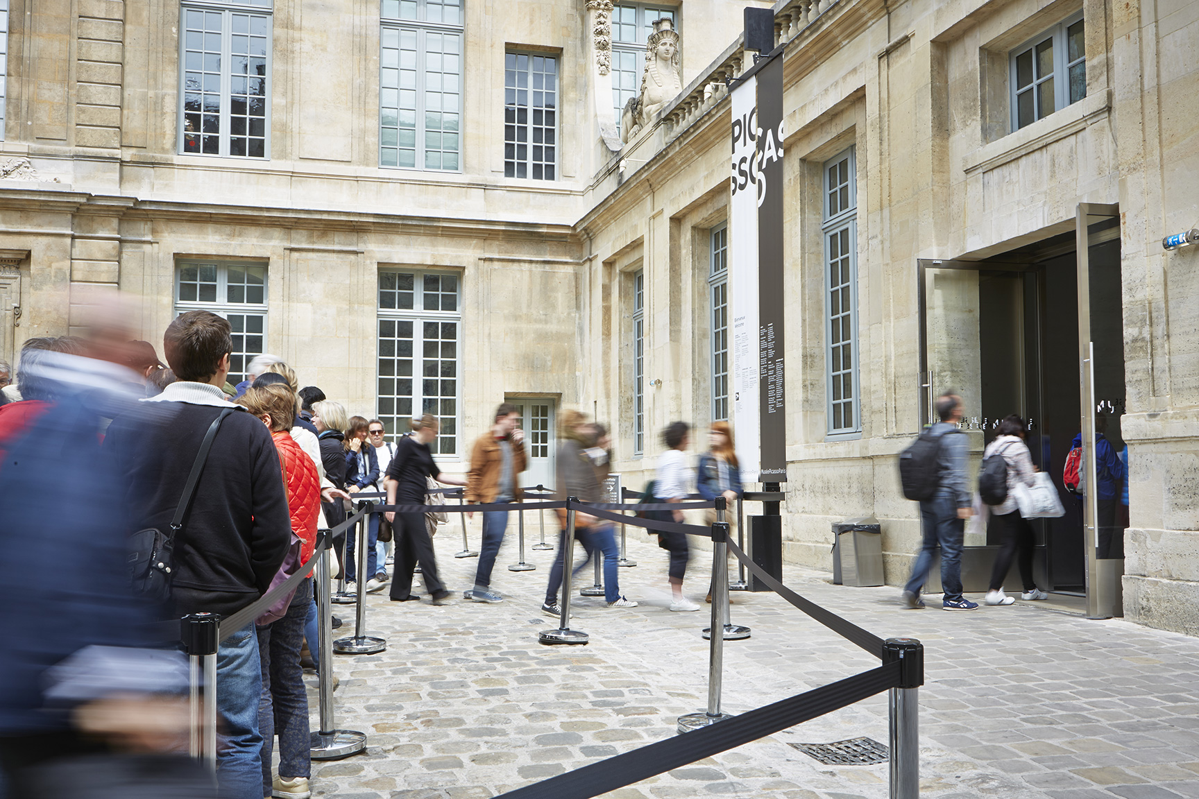 Visiteurs - Cour