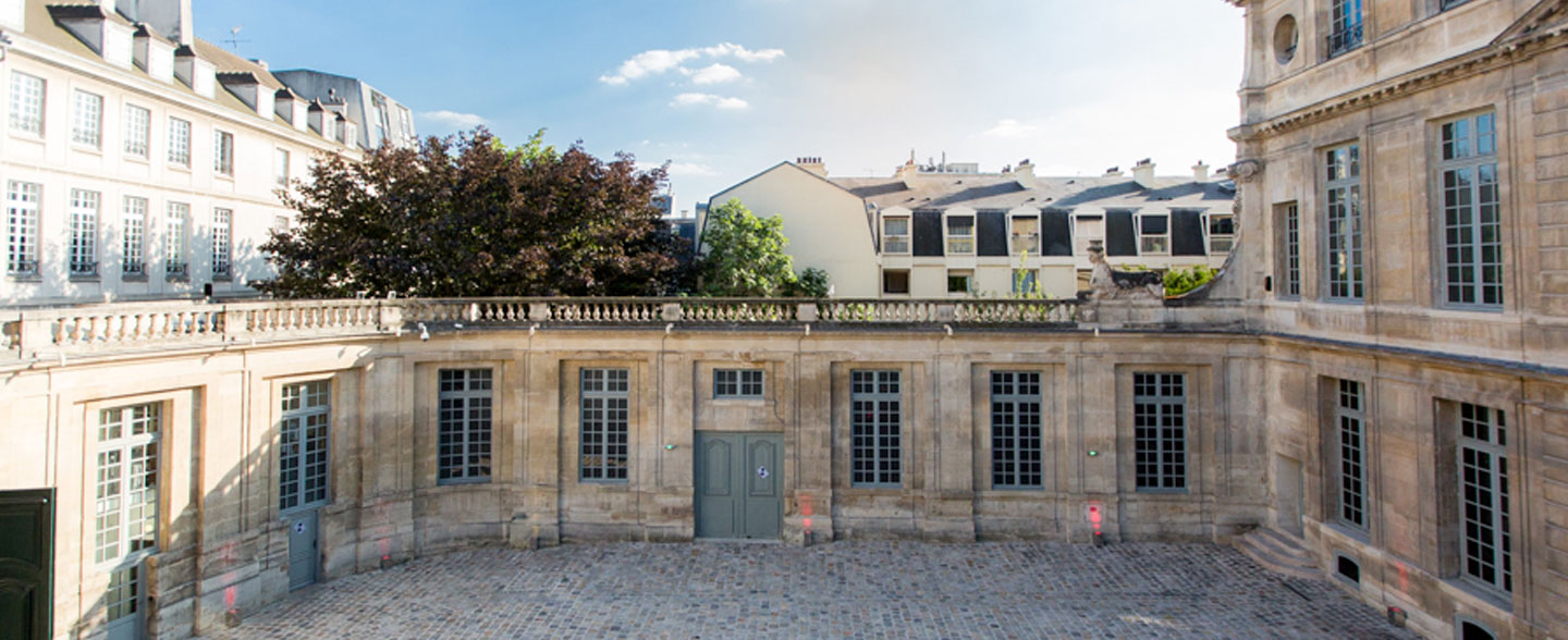 Cour Hôtel Salé