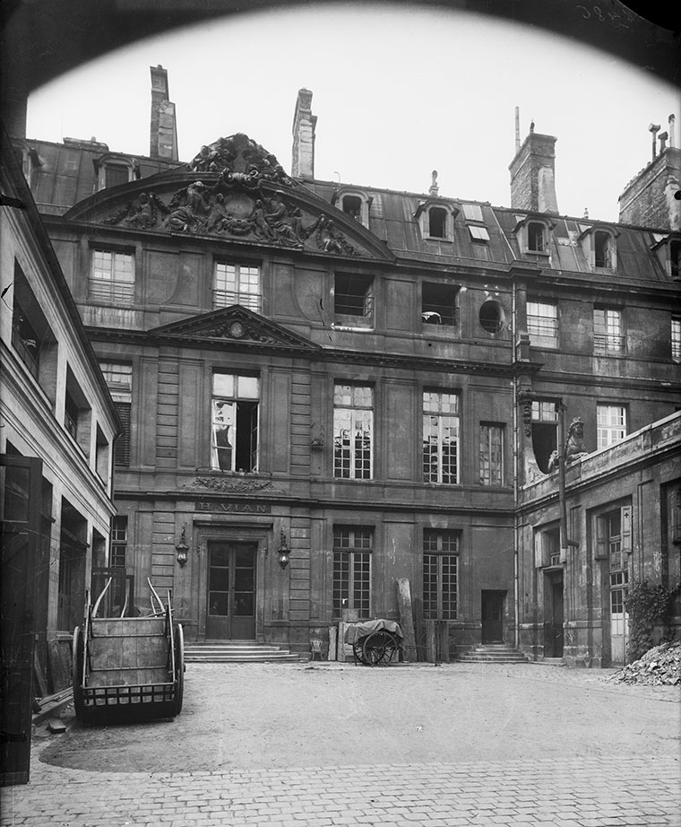 Atget Eugène - Façade sur cour de l'hôtel Salé