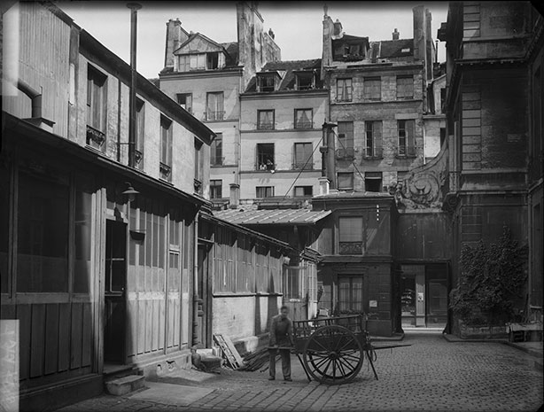 Adam - Cour de l'hôtel Salé à Paris