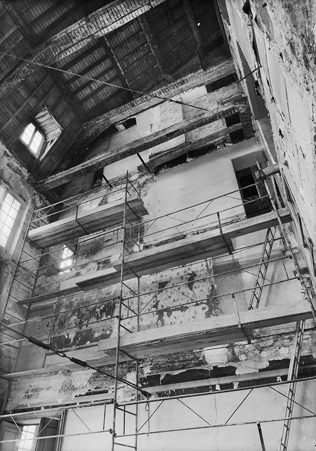 Jean Gourbeix - Echafaudage à l'intérieur de l'hôtel Salé en cours de restauration pour accueillir le musée Picasso
