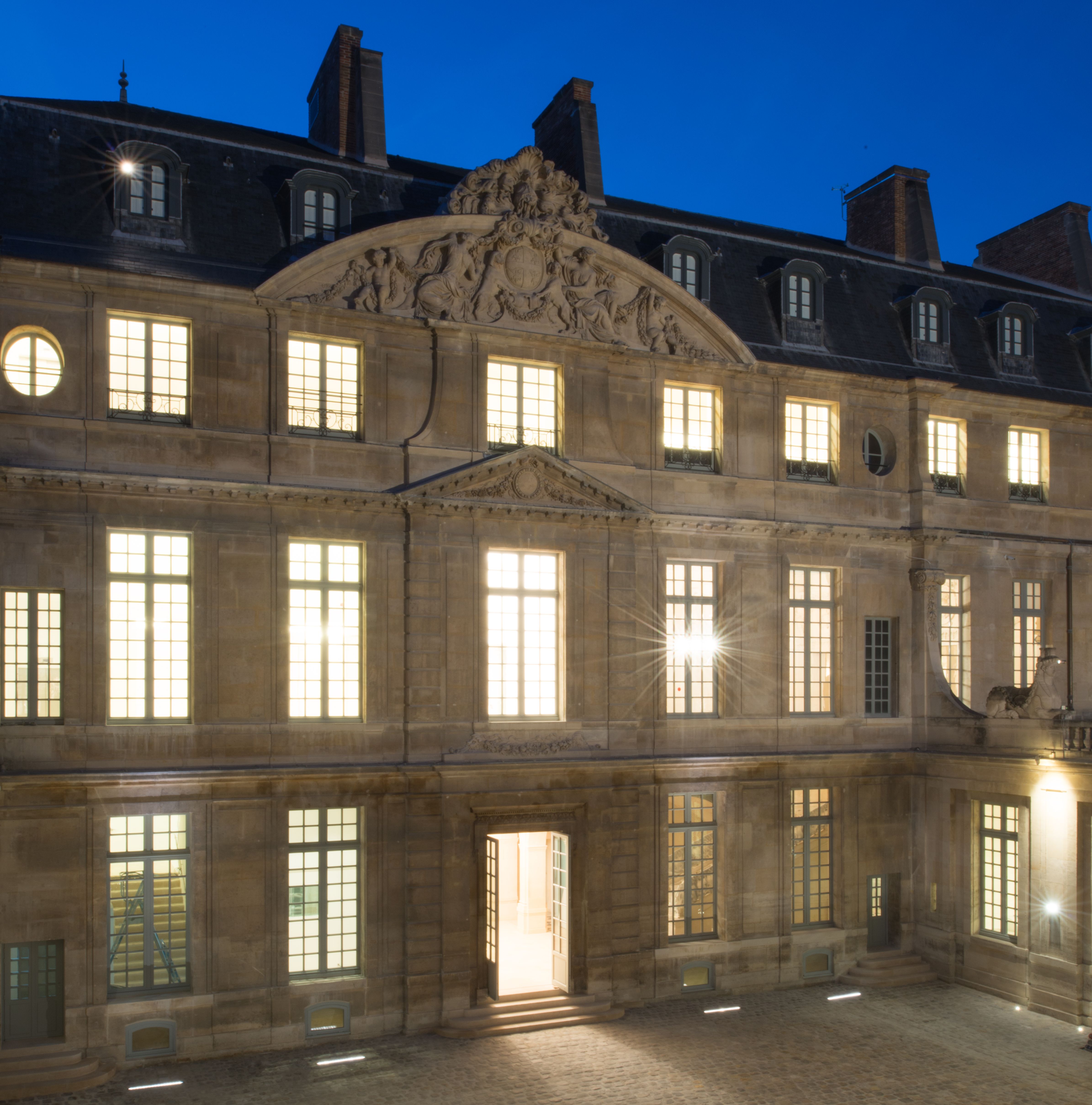facade illuminée Musée Picasso Paris